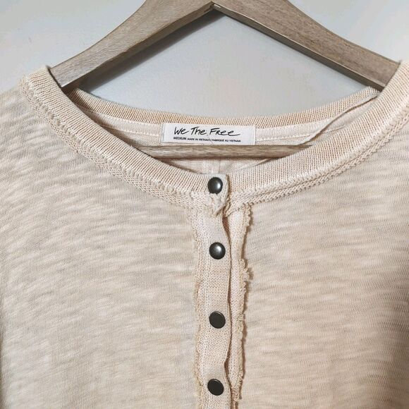 We The Free By Free Peo ple Phoebe Henley Top Medium NWOT - Picture 4 of 13
